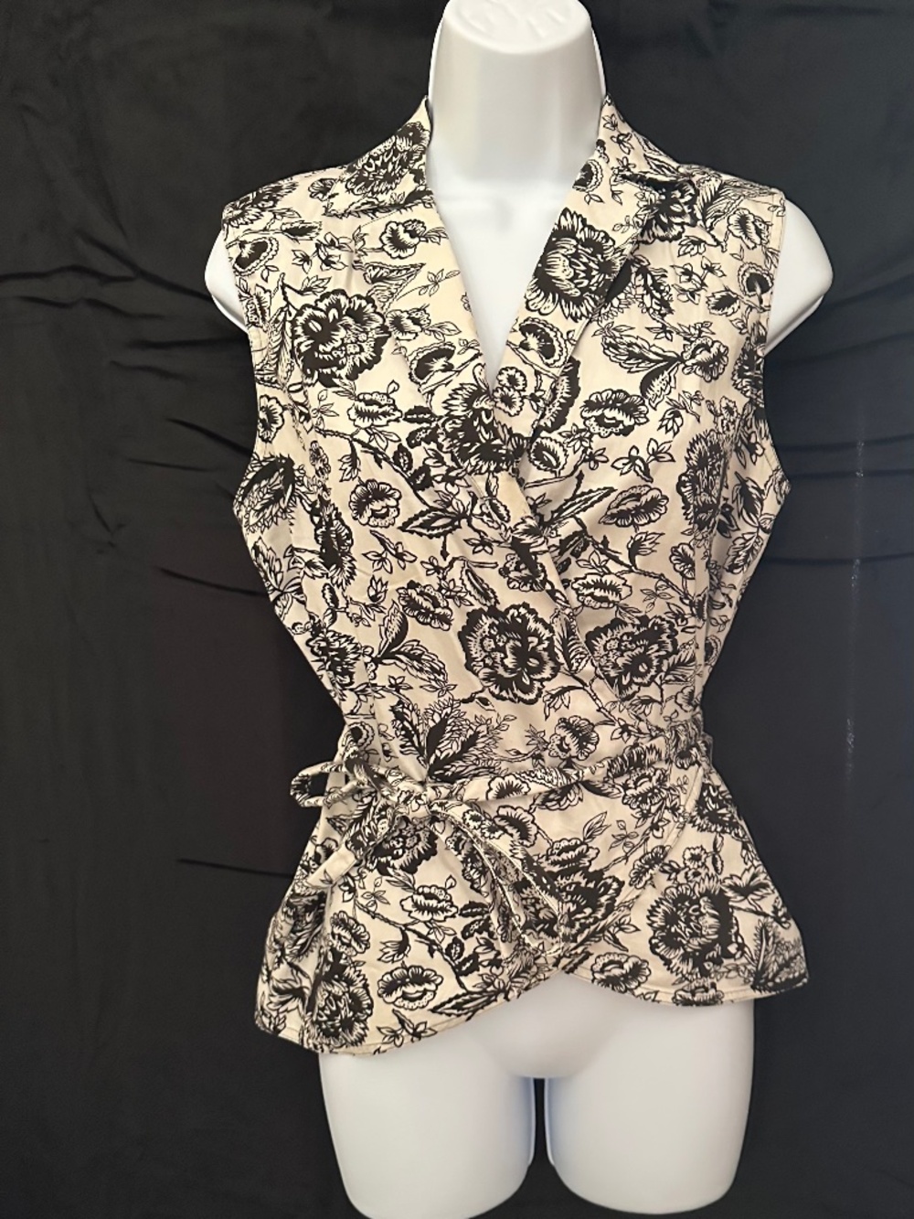 Liz Claiborne, sleeveless black and white wrap top, size 8